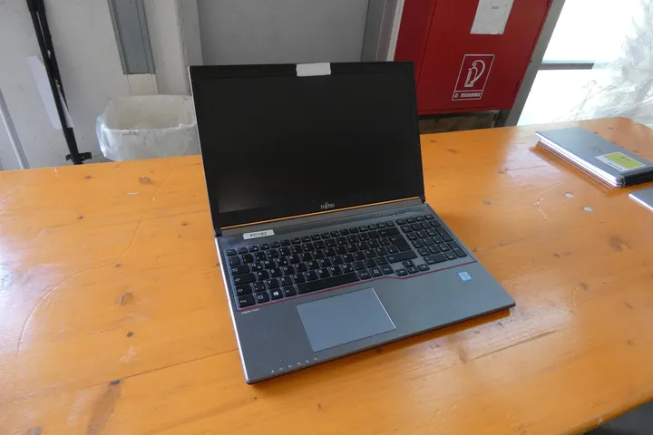 Fujitsu - i5 vPro - Windows - Laptop Modell: Lifebook E-Series E756